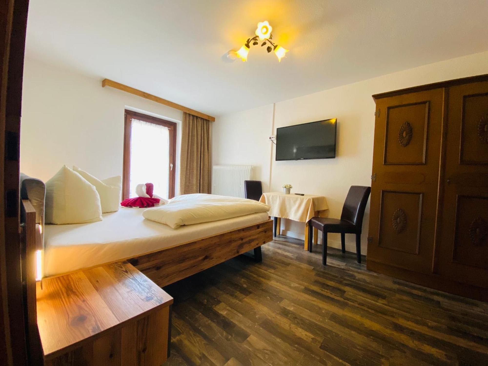 Pension Jagerhof - Sommercard Inkl - 5 Min Zum Hochzeiger Йерценс Екстериор снимка